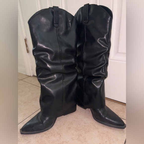 Crown Vintage Black Fold over Boots - Picture 4 of 13